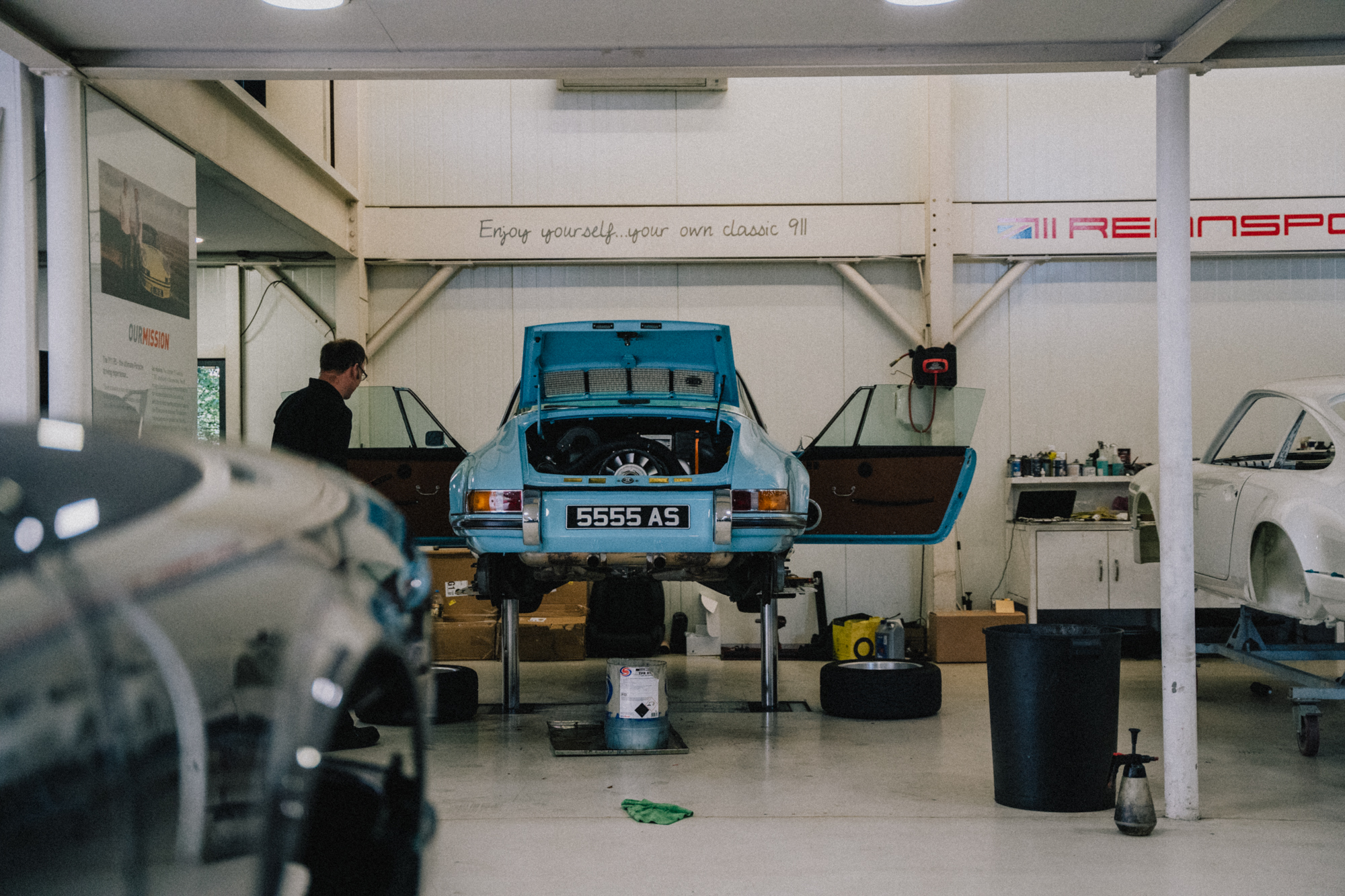 911 Rennsport, inside the workshop