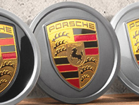 Wheel caps in Platinum (satin-gloss) with coloured Porsche Crest for Porsche Taycan / Panamera - 9J1073000C