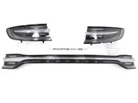 LED tail lights with light panel, darkened. black-coloured 'PORSCHE' logo Porsche Macan II - 95B04490502, 95B945091N, 95B945092N, 95B945208FY, 95B853687A
