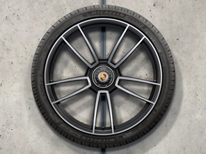 20-/21-inch 911 Turbo S, Black Alloy wheels and winter tyres Original Porsche - 992044603AB