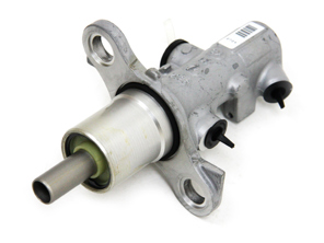 Brake master cylinder. Porsche 981 Boxster / 981C Cayman - 98135513026