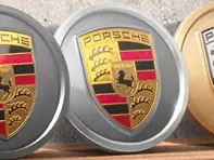 Wheel caps in Platinum Silver with coloured Porsche Crest for Porsche Taycan / Panamera - 9J1073002