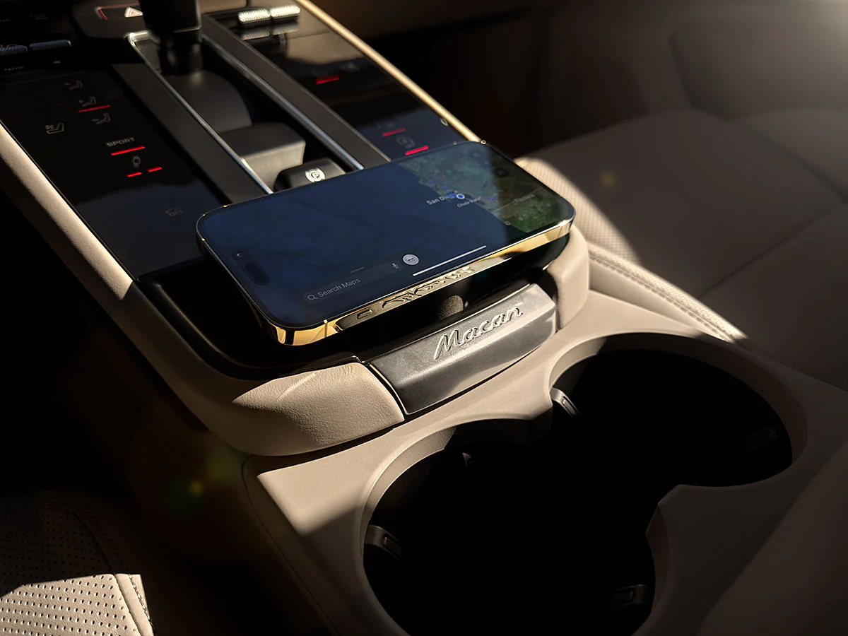 Wireless phone charger with Porsche 95B Macan 2022