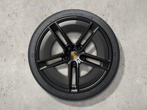 21-inch Taycan exclusive design summer wheel-and-tyre set, painted in black (high-gloss) with Aeroblades Carbon. Porsche Taycan (MK2) 2024>> - 9J1073663TA - 9J1073663TA