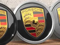 Wheel caps in Black (high-gloss) with coloured Porsche Crest for Porsche Taycan / Panamera - 9J1073002