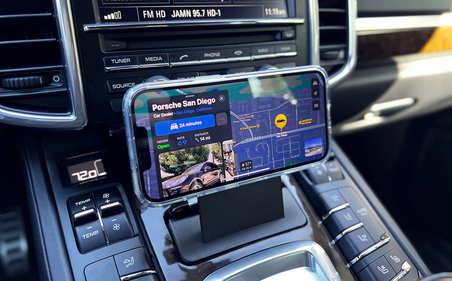 Wireless phone charger with Porsche 958 Cayenne